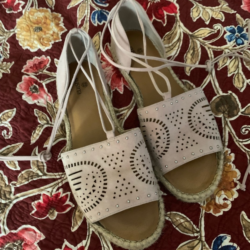 Size 10 pink suede fashion sandals